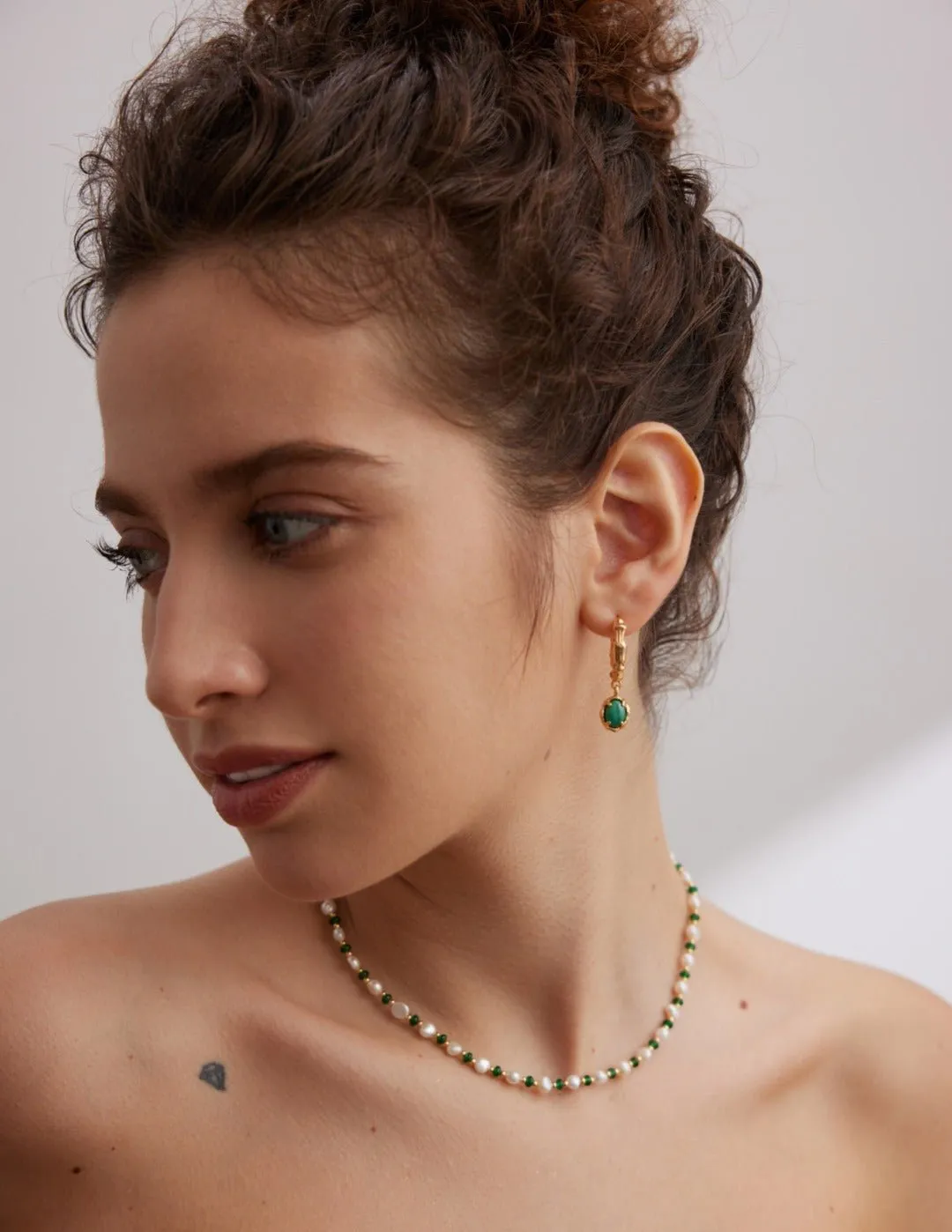 C-shaped Malachite Earrings Gold