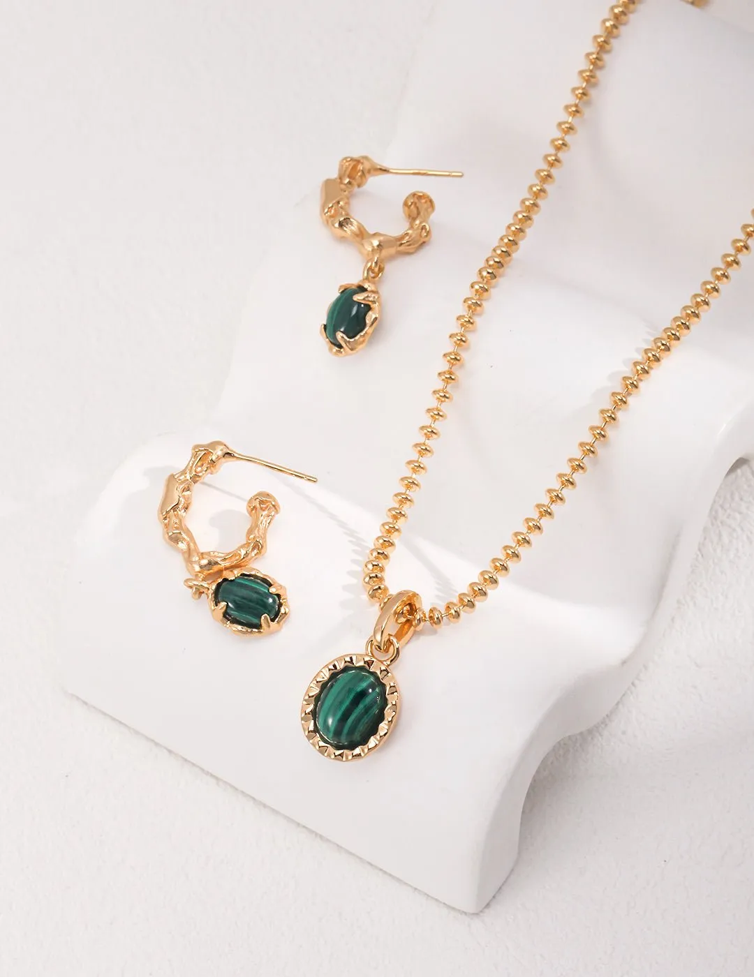 C-shaped Malachite Earrings Gold