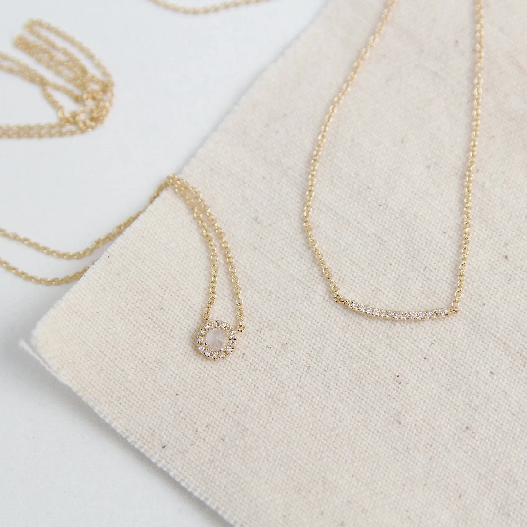 Mini Curved Bar Smile Necklace - 14K Yellow Gold